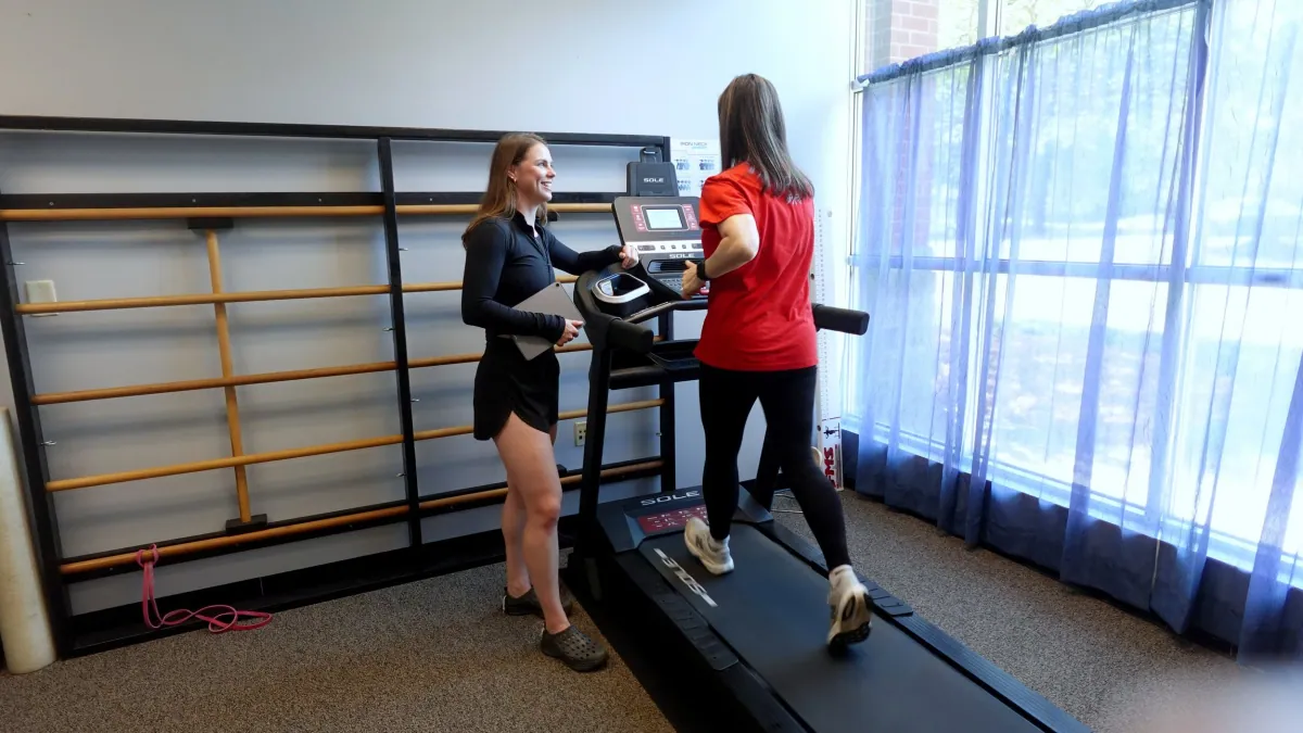 Kiley Robb, PT, DPT, watches a runner on a treadmill from the side